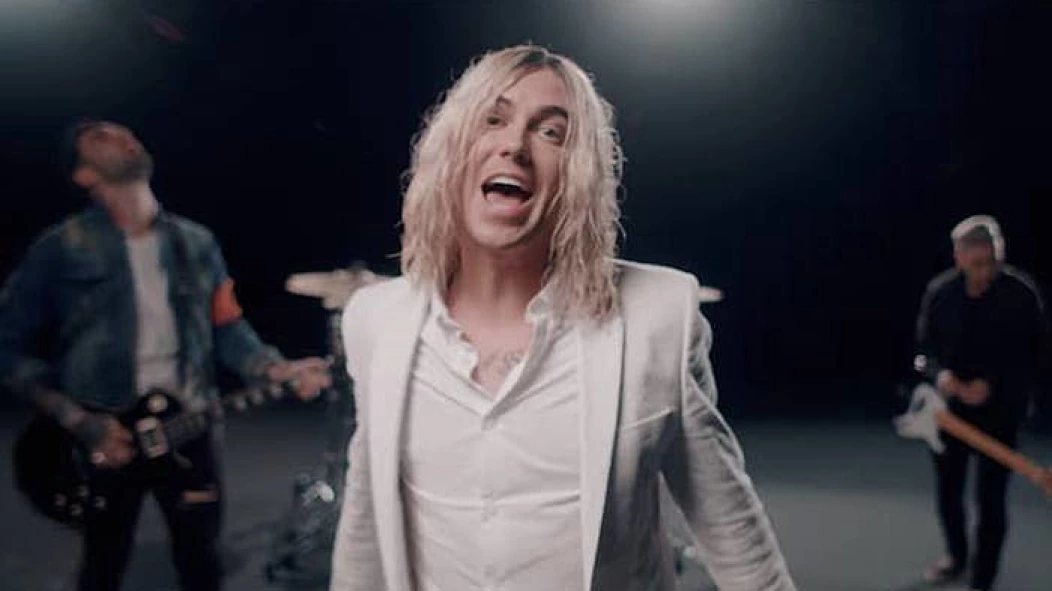 Sleeping With Sirens “Leave It All Behind” in dark new video