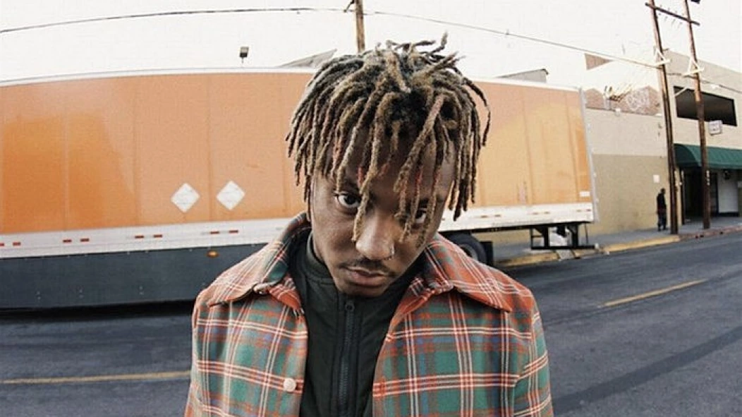 Juice WRLD dies at age 21 after suffering seizure in Chicago airport