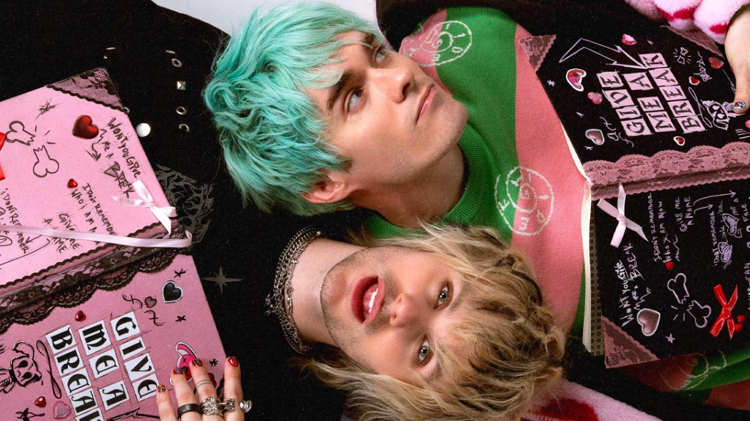 Michael Clifford taps Waterparks for “give me a break!”