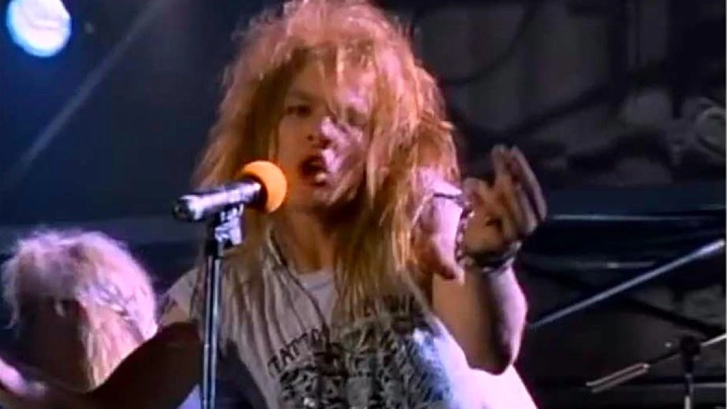 Axl Rose Rings Axl Rose rings in the New Year with epic trolling