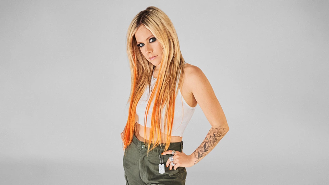 Avril Lavigne drops deluxe edition of 'Let Go,' shares new "Breakaway