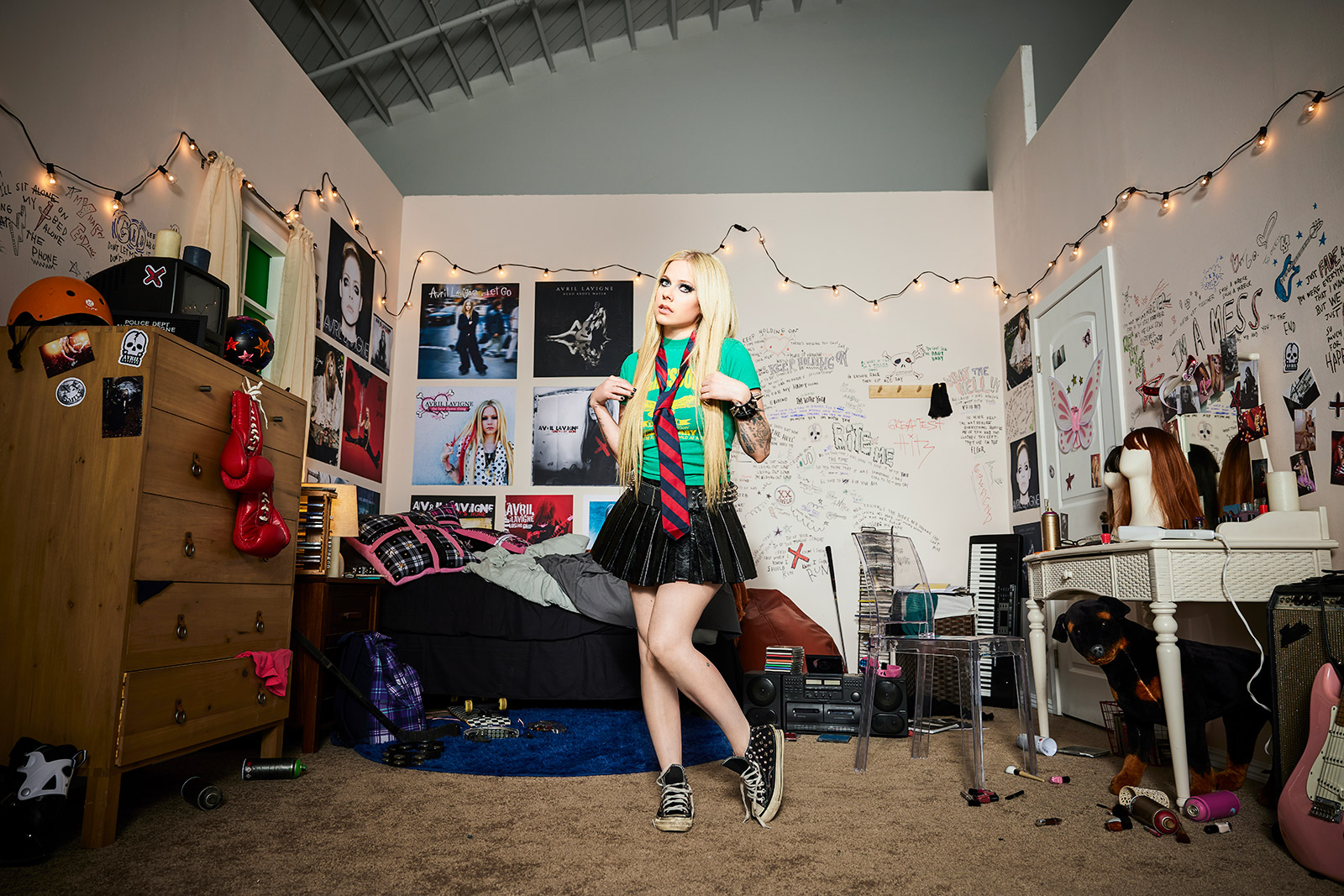 stream-avril-lavigne-s-new-greatest-hits-album