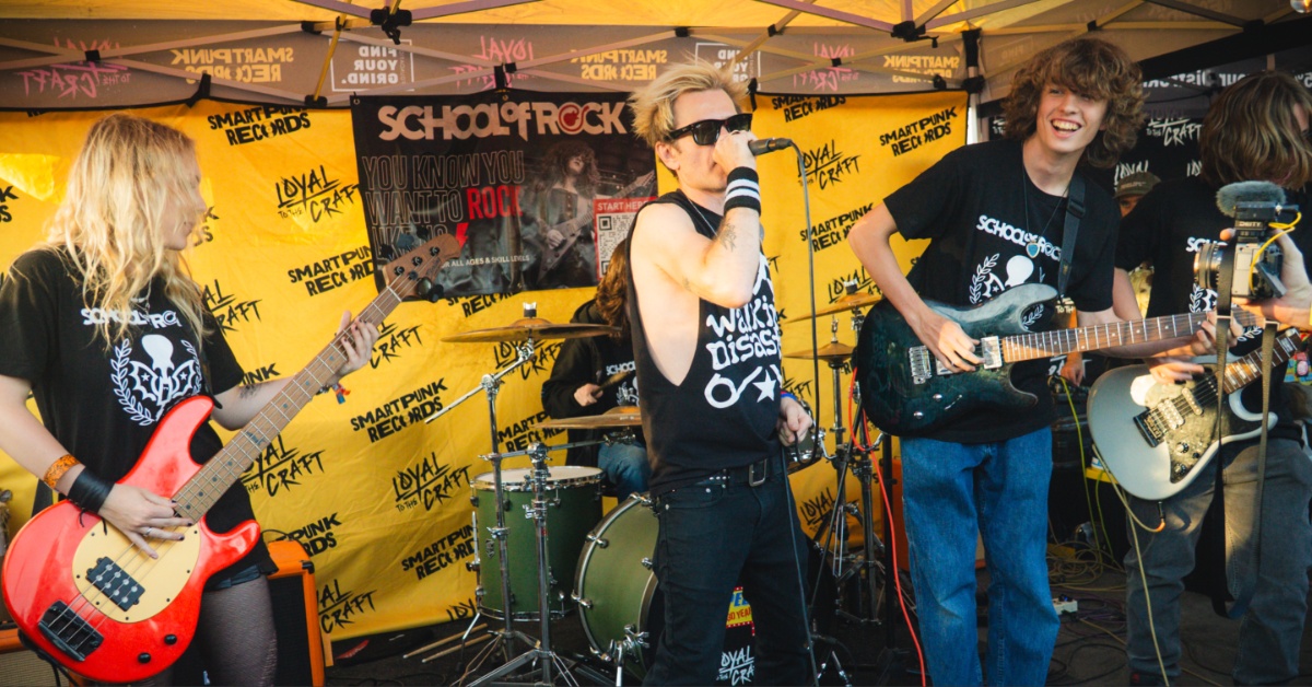 Deryck Whibley debuts new clothing line Walking Disaster 