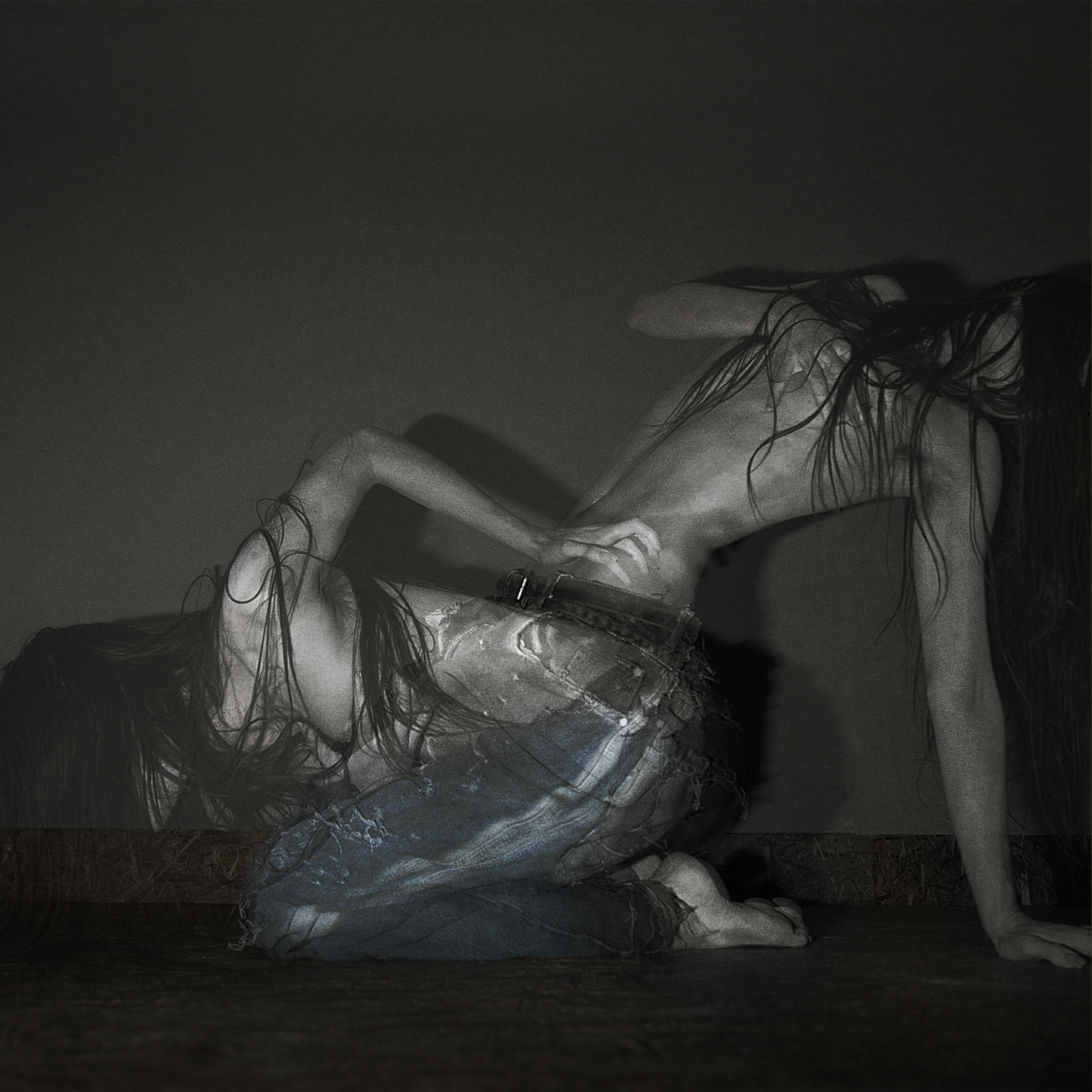 Sofia Isella announces new EP Something is a shell .