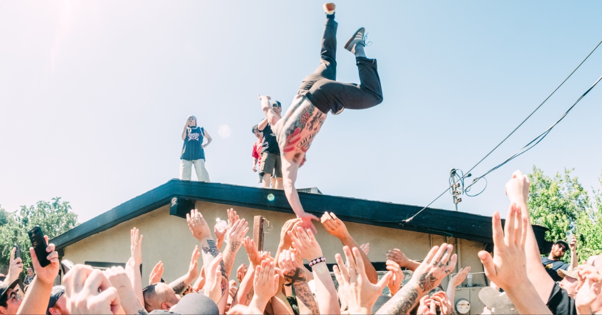 Watch Haywire cover Trapped Under Ice’s “Pleased to Meet You” in Baltimore Watch Haywire cover Trapped Under Ice’s “Pleased to Meet You” in Baltimore